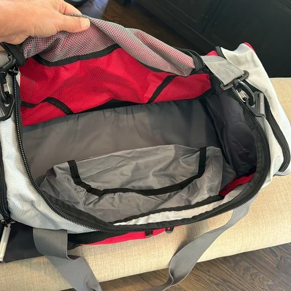 Totto Duffle Bag Used Once 23”X 11”X 12” - Picture 4 of 6